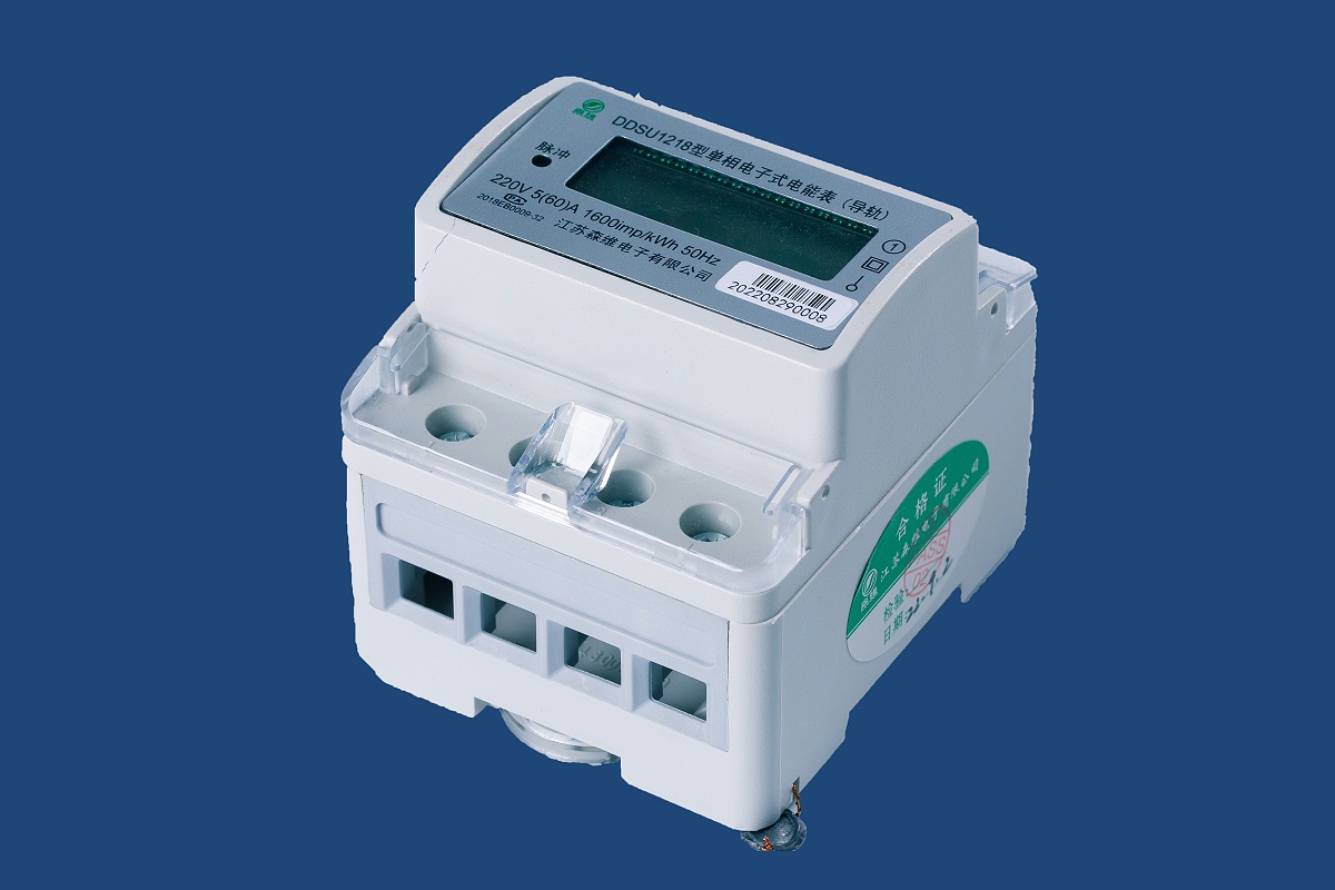 导轨式智能电表如何实现远程抄表与数据管理